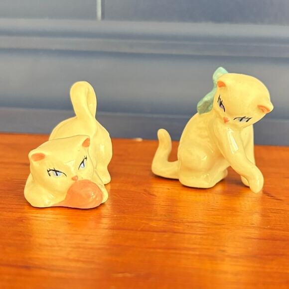 Vintage Ceramic Hand Painted Cat Figurines Set of 2 Mid Century Style Home Decor - Picture 1 of 7
